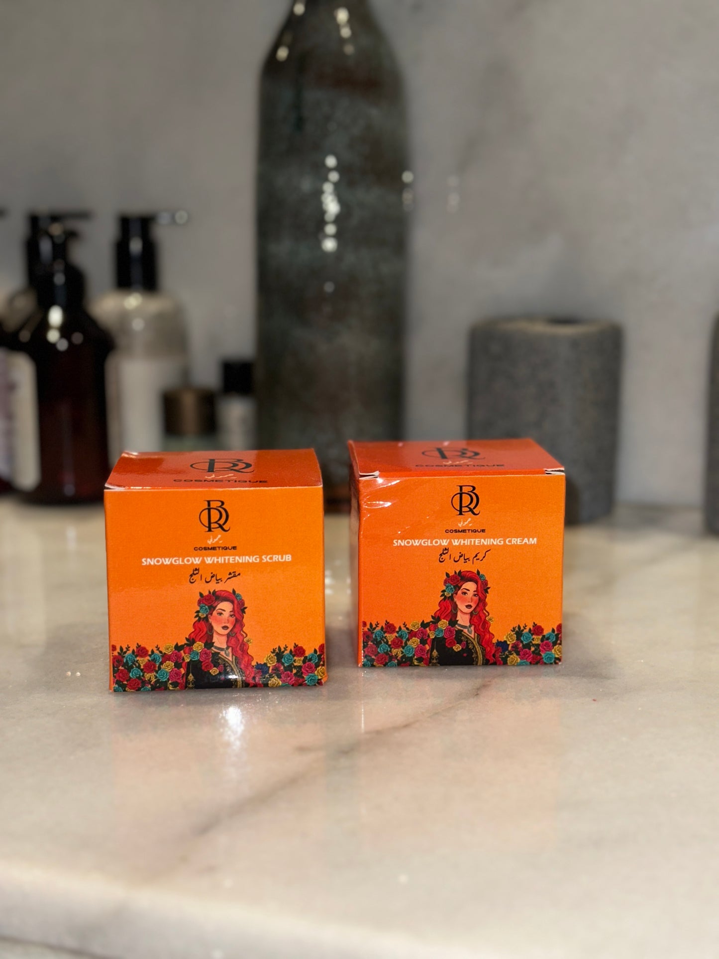 Exfoliante y crema blanqueadora.