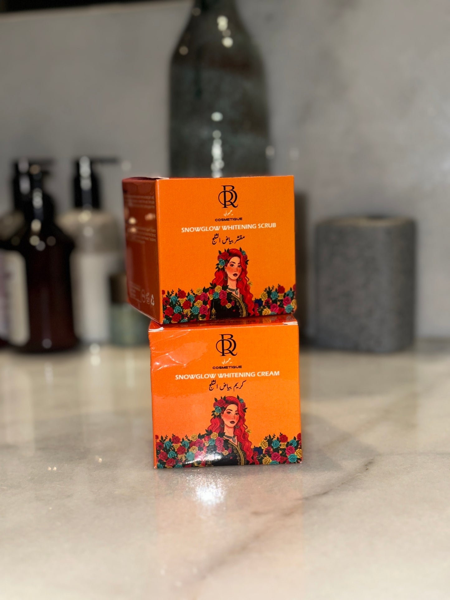 Exfoliante y crema blanqueadora.